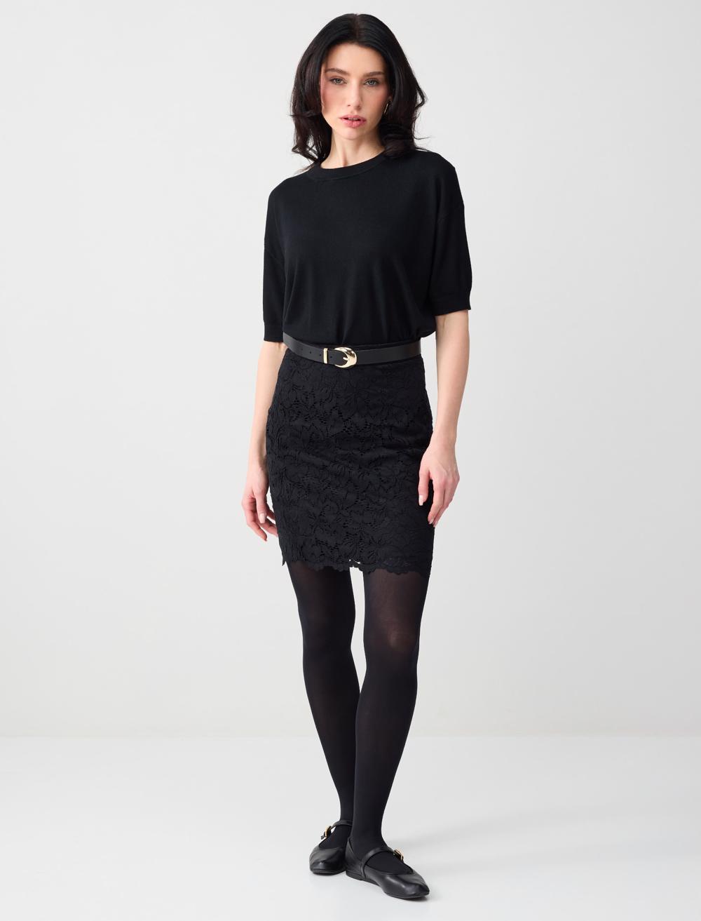 Dantel Desenli Dokuma Kısa Etek