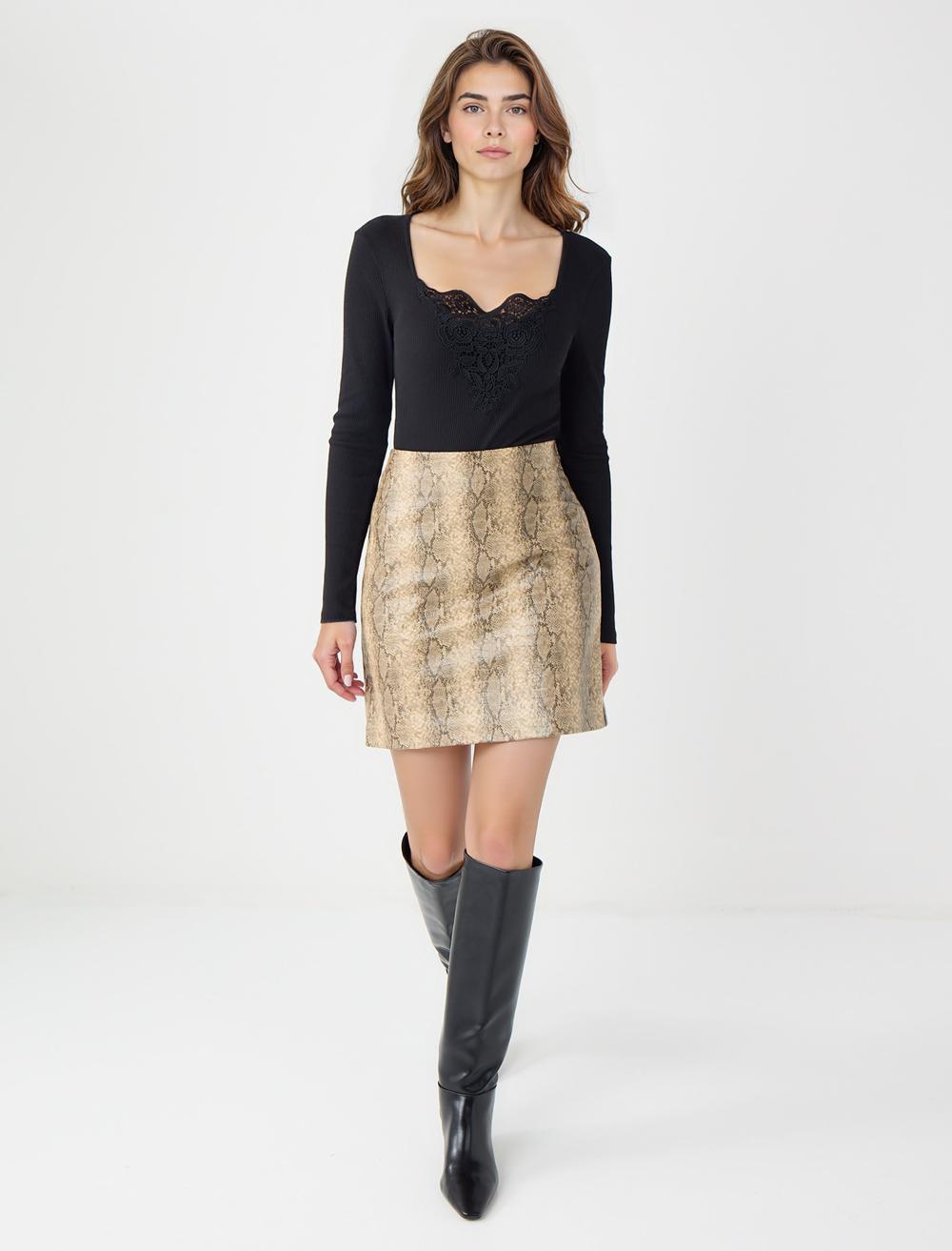 Yılan Desenli Deri Görünümlü Mini Etek