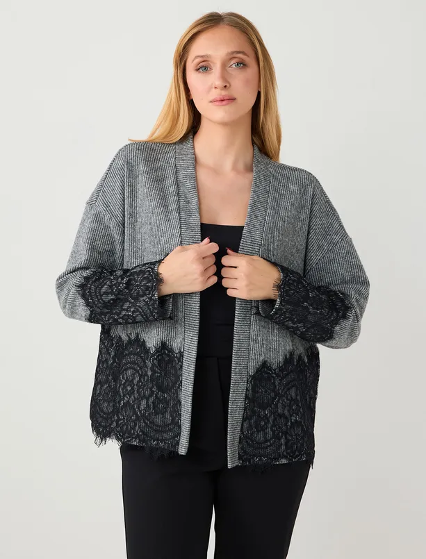 Bayan  Rahat Kesim Uzun Kollu Dantel Detaylı Örme Hırka