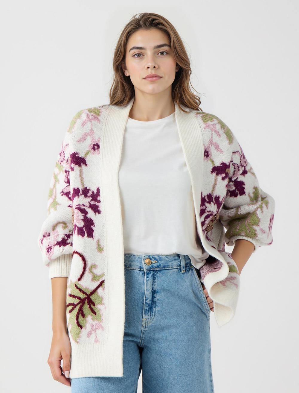 Rahat Kesim Açık Yaka Çiçek Desenli Triko Hırka