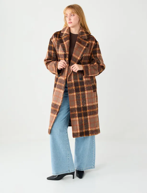 Bayan  Kruvaze Yaka Ekose Desenli Kaşe Kaban