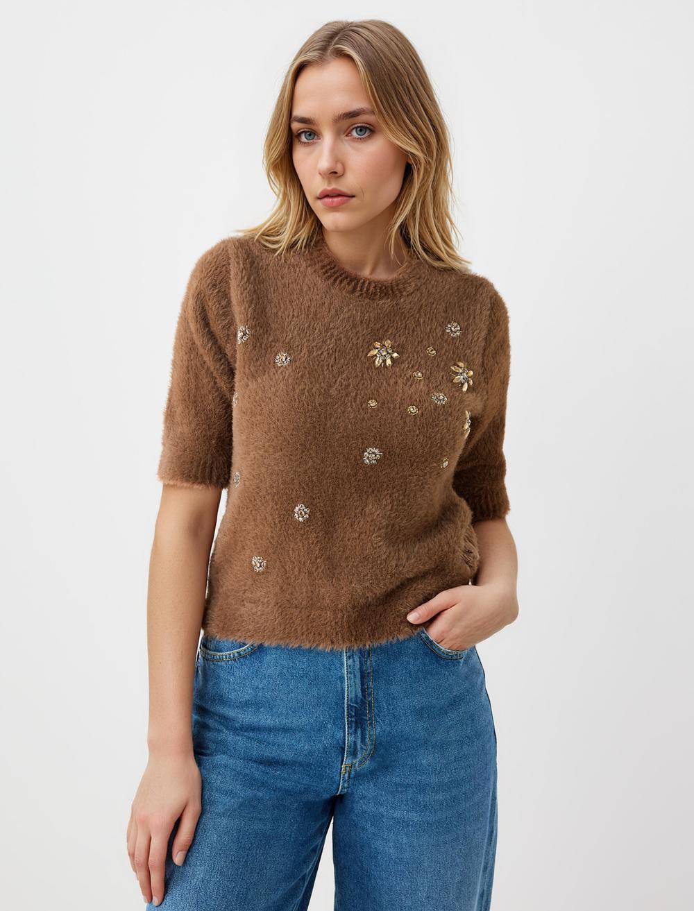 Yuvarlak Yaka Truvakar Kol Taş Detaylı Triko Kazak