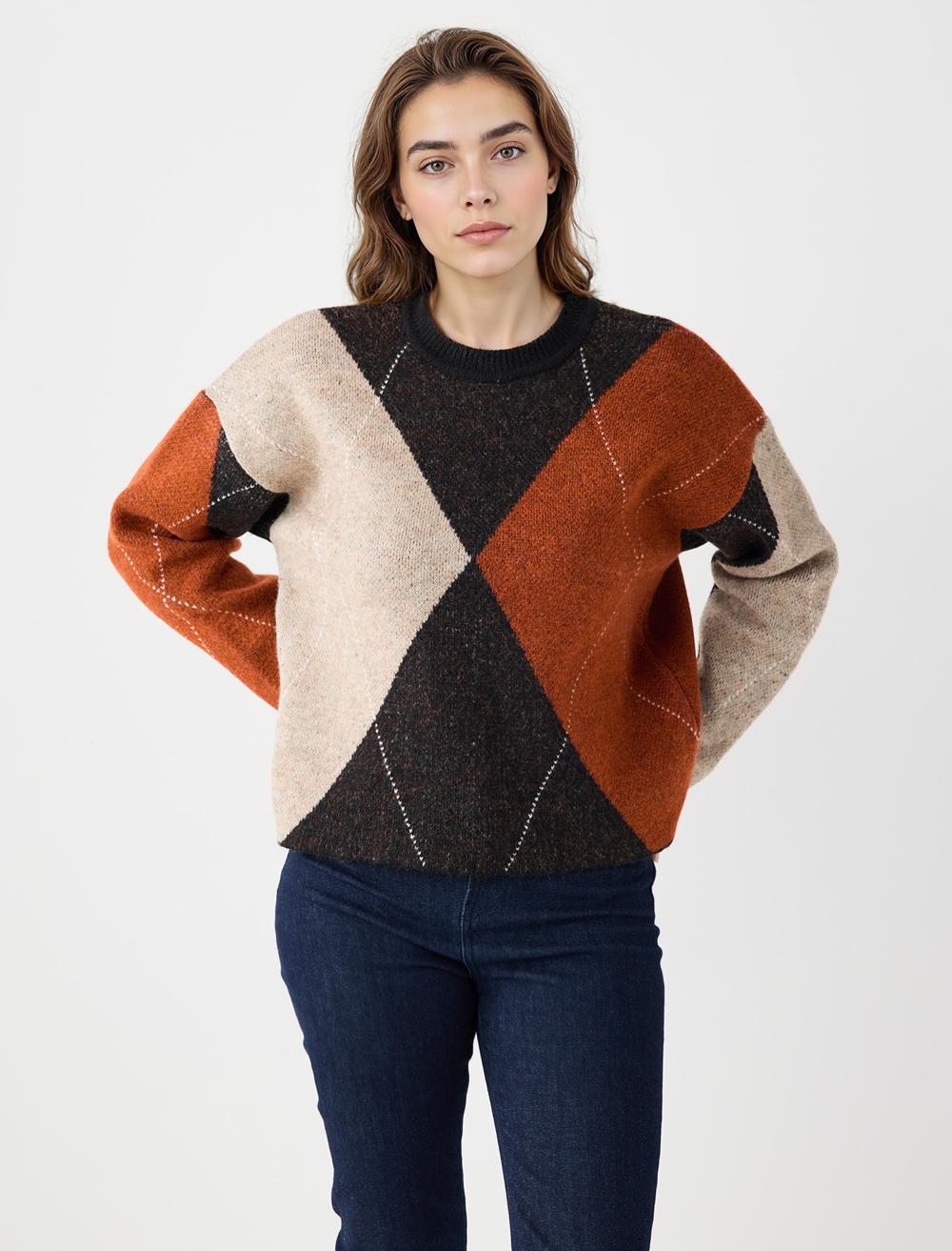 Yuvarlak Yaka Geometrik Desenli Triko Kazak