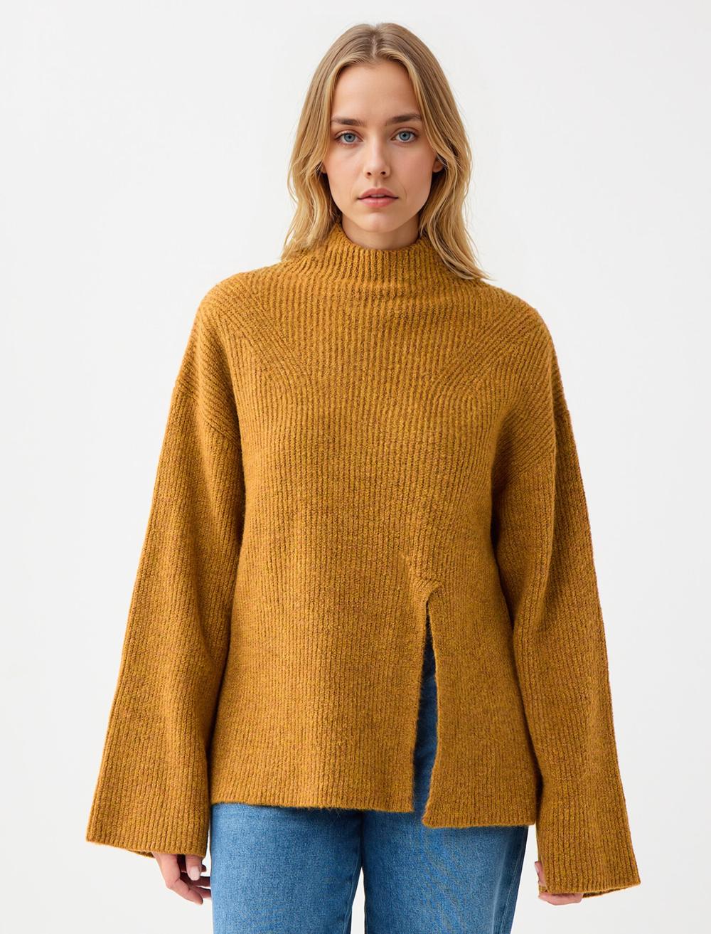 Rahat Kesim Balıkçı Yaka Yırtmaç Detaylı Triko Kazak