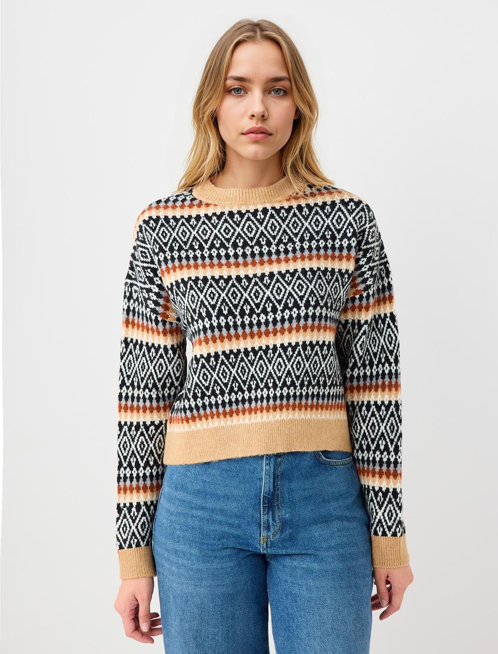Yuvarlak Yaka Uzun Kollu Desenli Triko Kazak