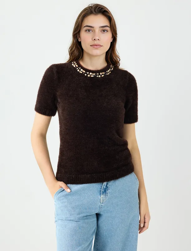 Bayan  Kısa Kollu İşlemeli Yuvarlak Yaka Triko Kazak