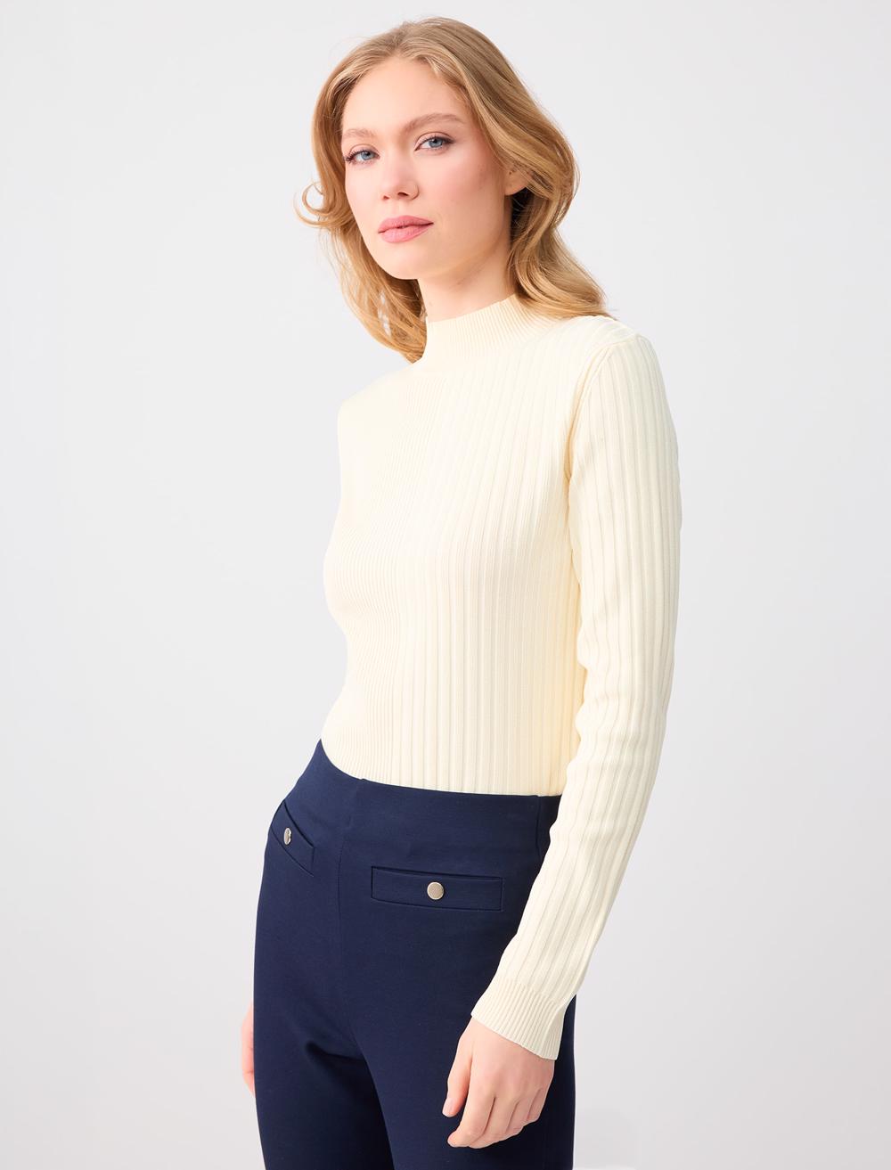 Dar Kesim Balıkçı Yaka Triko Kazak