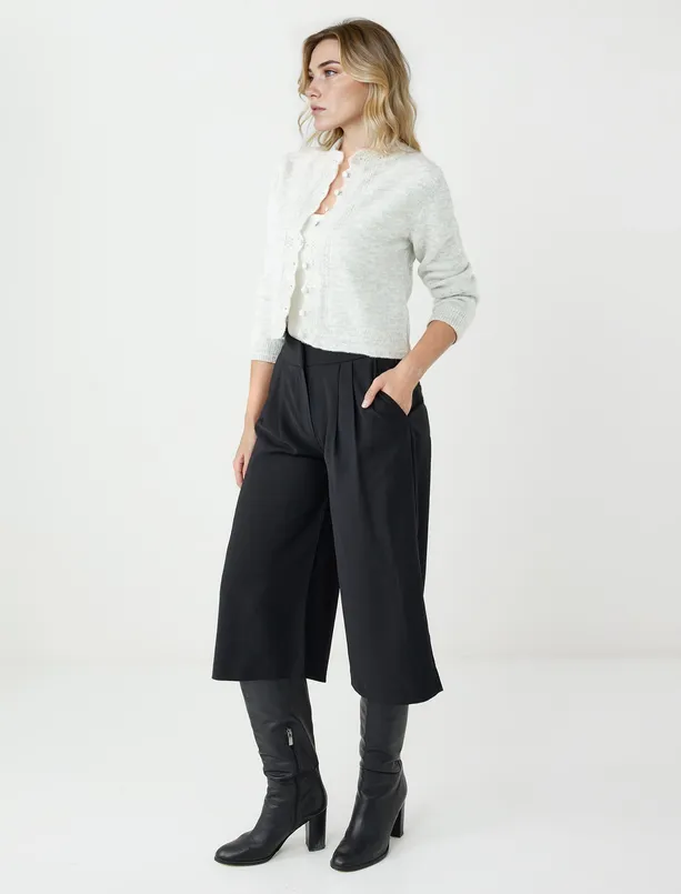 Bayan Siyah Rahat Kesim Bol Paça Kısa Dokuma Pantolon