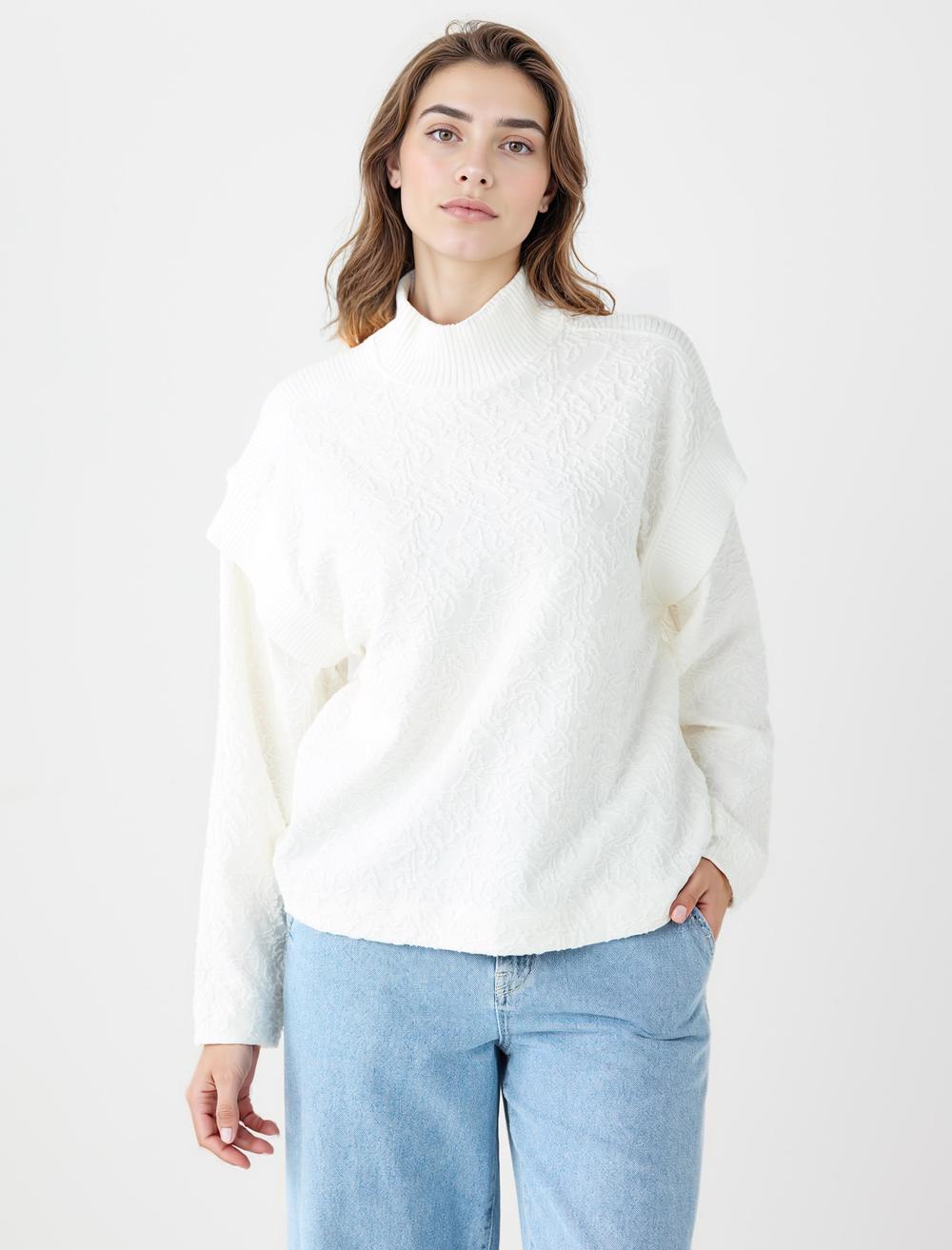 Dik Yaka Uzun Kollu Desenli Örme Sweatshirt