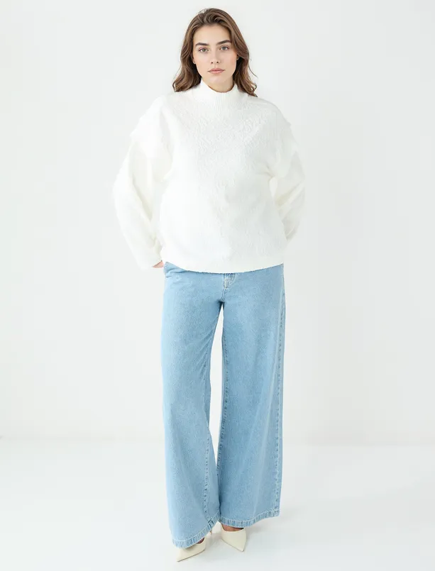 Bayan Ekru Dik Yaka Uzun Kollu Desenli Örme Sweatshirt