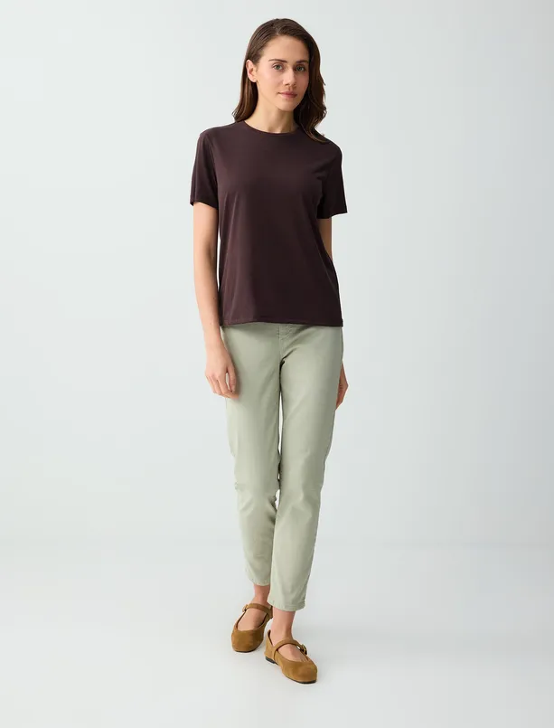 Bayan Kahverengi Düz Kesim Bisiklet Yaka Kısa Kollu Basic Tişört