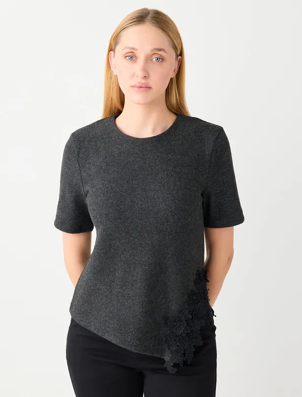 Bayan  Nakış İşlemeli Yumuşak Dokulu Örme Bluz