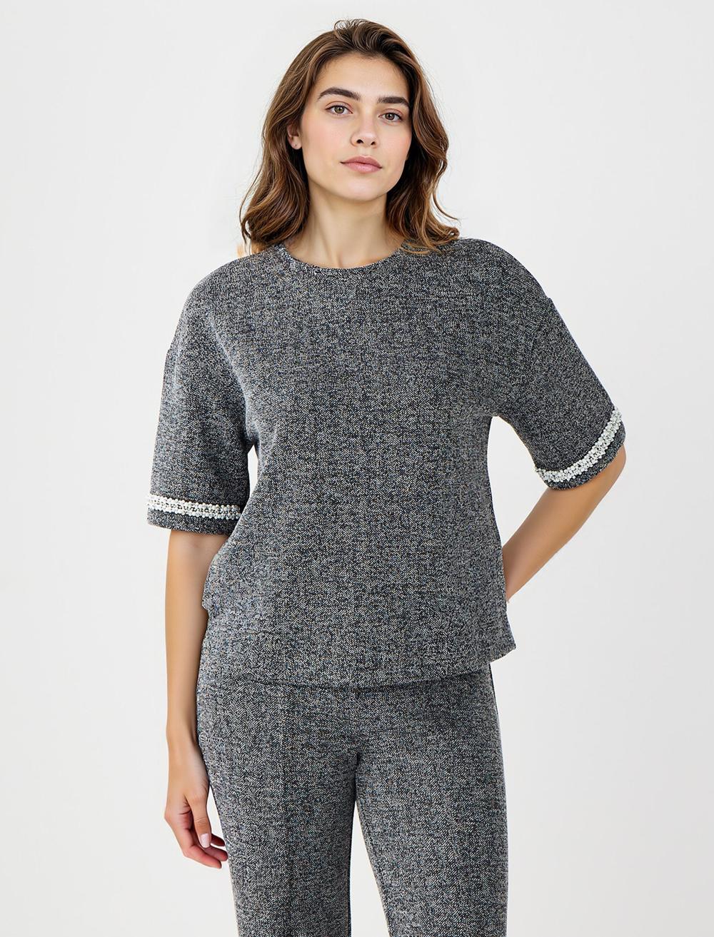 Bisiklet Yaka Kol Ucu Boncuk Detaylı Örme Tişört