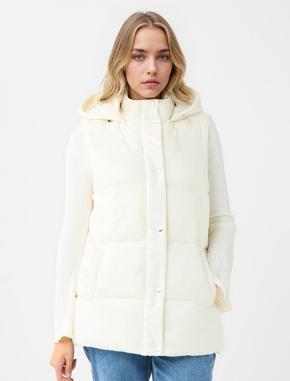 Kapüşon Detaylı Kapitone Desenli Puf Yelek