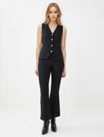 Siyah Dar Kesim Parlak Düğme Detaylı Triko Yelek Kombini	