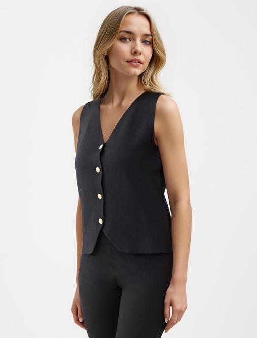 Siyah Dar Kesim Parlak Düğme Detaylı Triko Yelek Kombini	