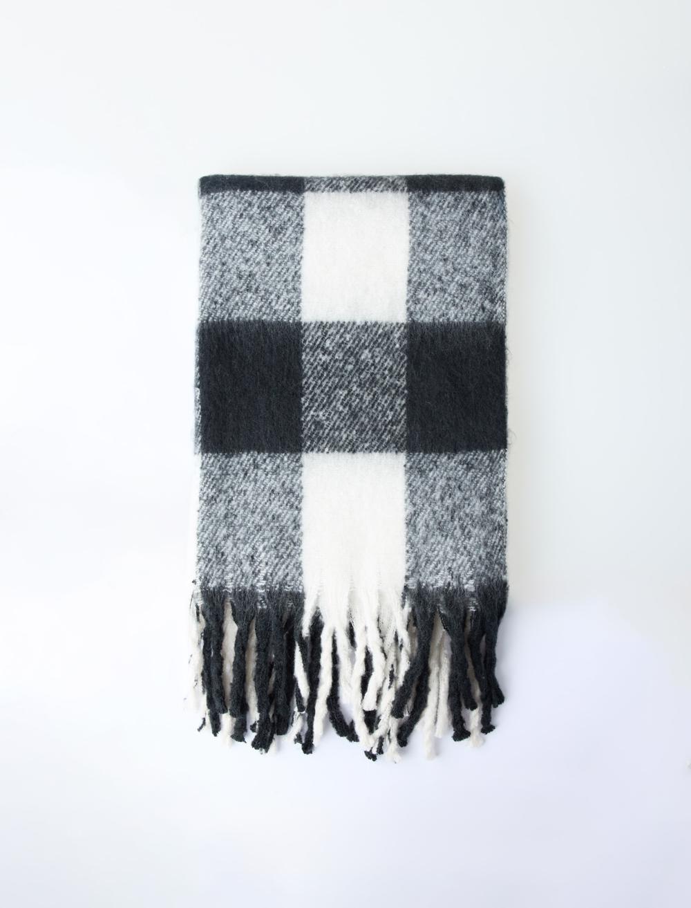 Kare Desenli Püsküllü Atkı