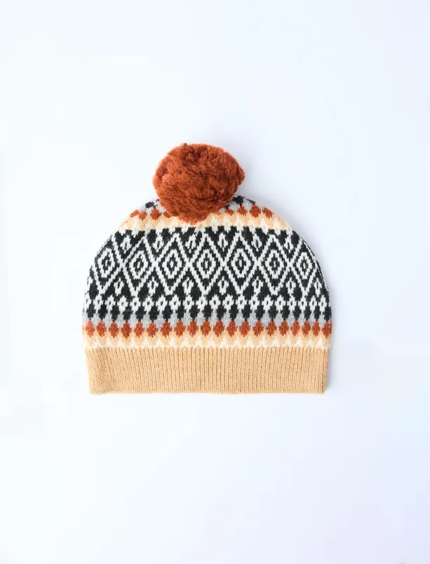 Women Brown Diamond Patterned Pompom Detailed Beanie