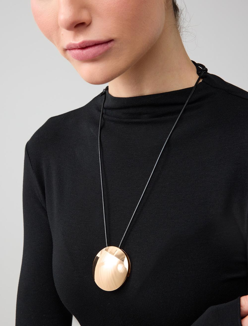 Büyük Oval Figürlü İpli Kolye