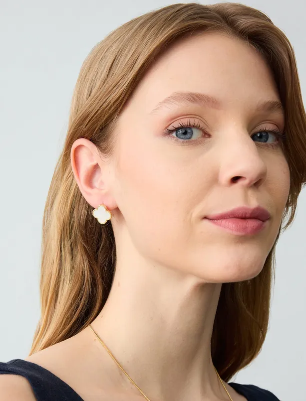 Bayan  Yonca Figürlü Sedefli Çelik Küpe