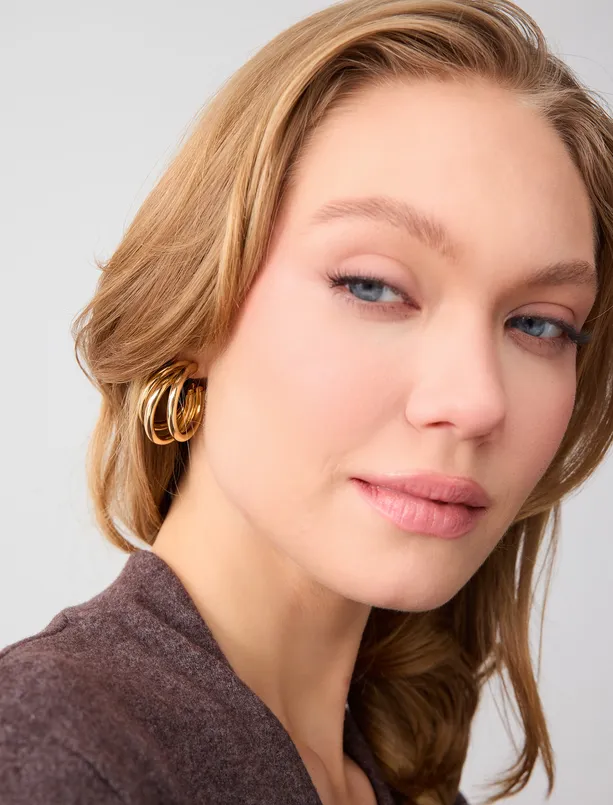 Bayan  Sarmal Figürlü Parlak Halka Küpe