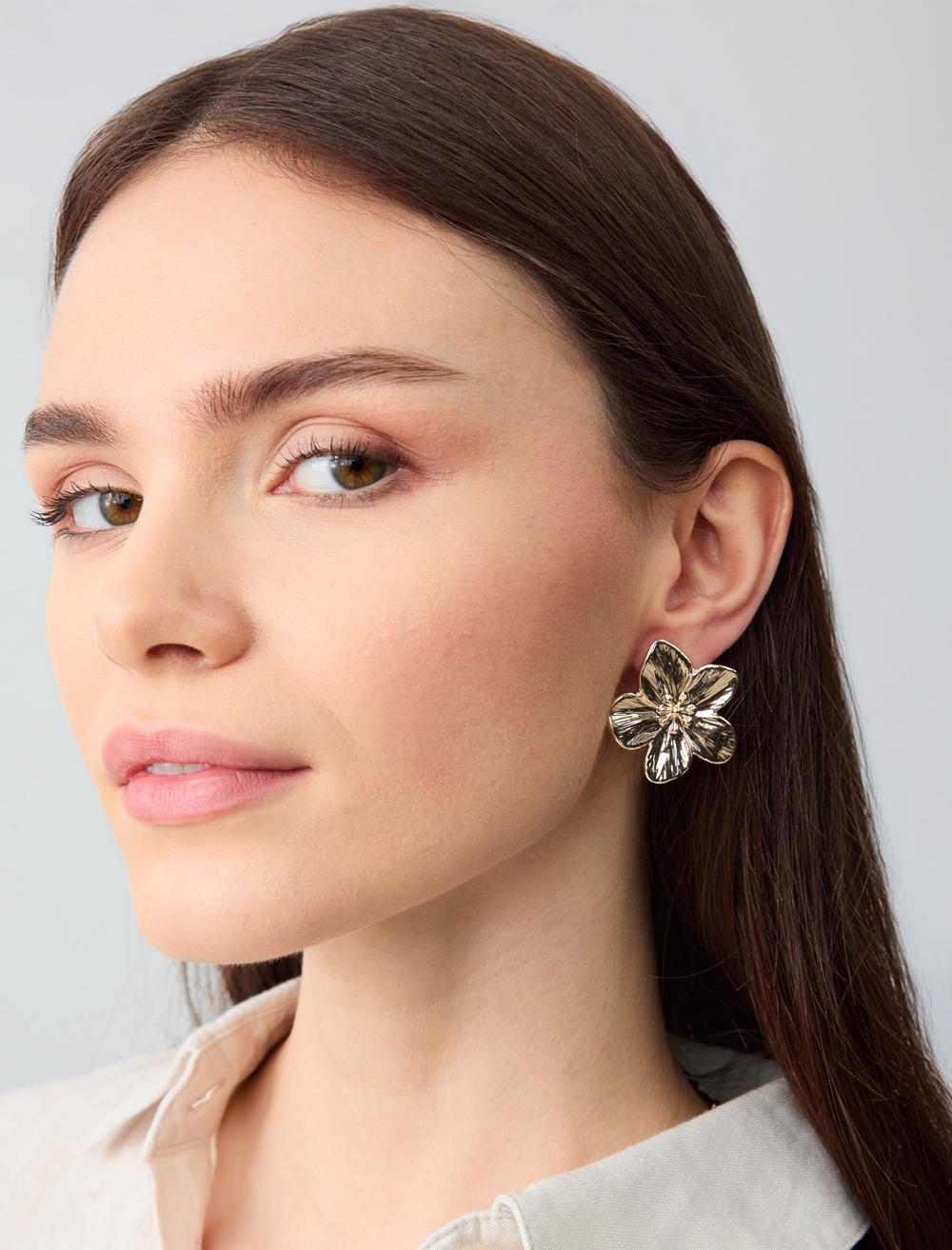 Zarif Çiçek Figürlü Modern Küpe