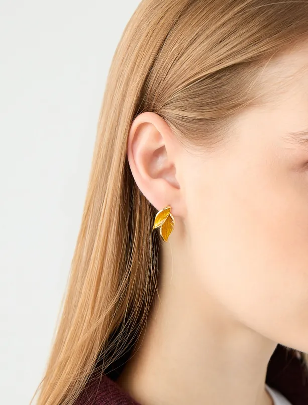 Women  Leaf Figured Enamel Detailed Earrings