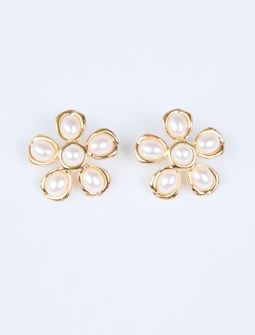 İnci Detaylı Çiçek Figürlü Zarif Küpe