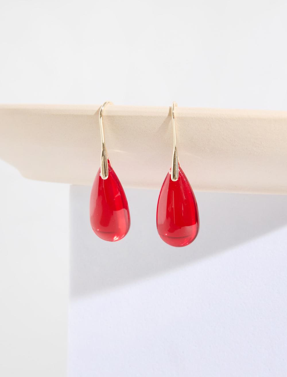 Damla Figürlü Zarif Sallantılı Küpe