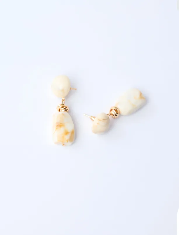 Women Beige Marble Look Dangling Elegant Earrings