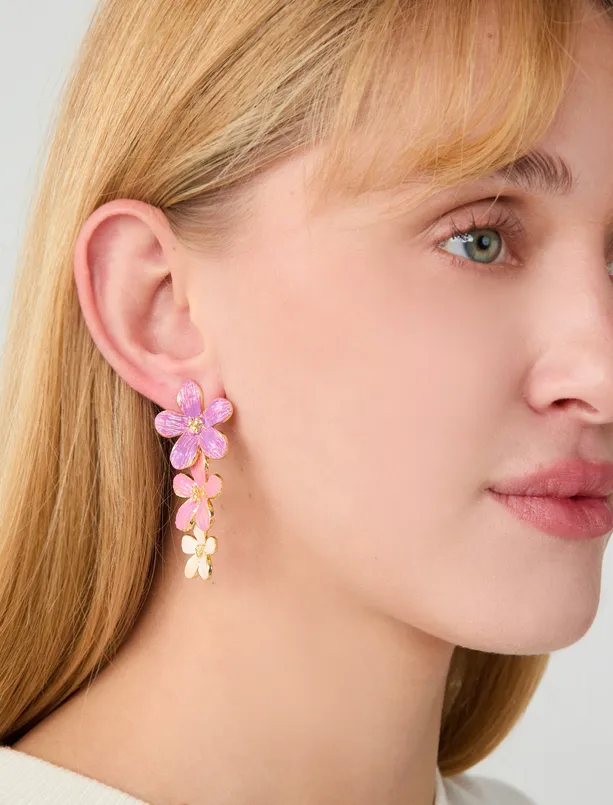 Bayan  Üçlü Çiçek Figürlü Sallanan Küpe