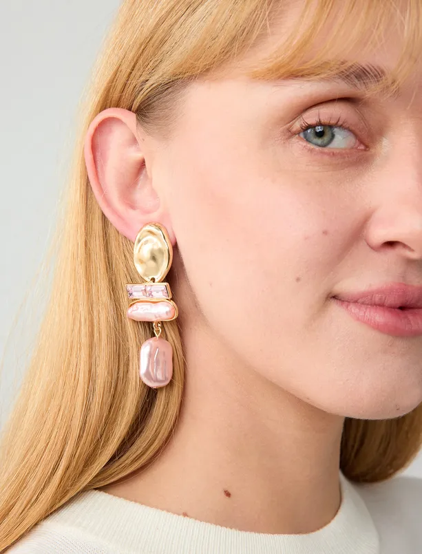 Bayan  Asimetrik Figürlü Sallanan Küpe