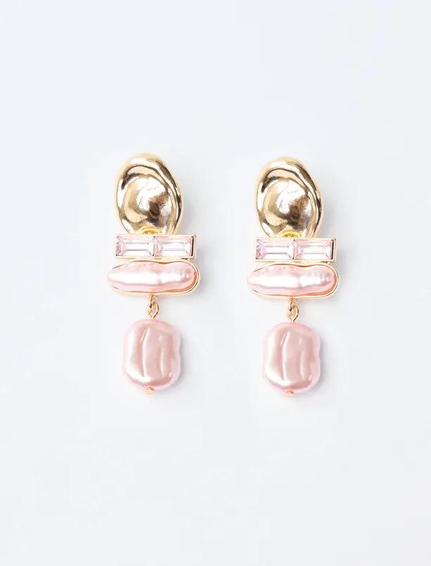 Bayan  Asimetrik Figürlü Sallanan Küpe