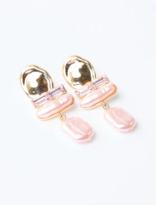 Bayan Pembe Asimetrik Figürlü Sallanan Küpe