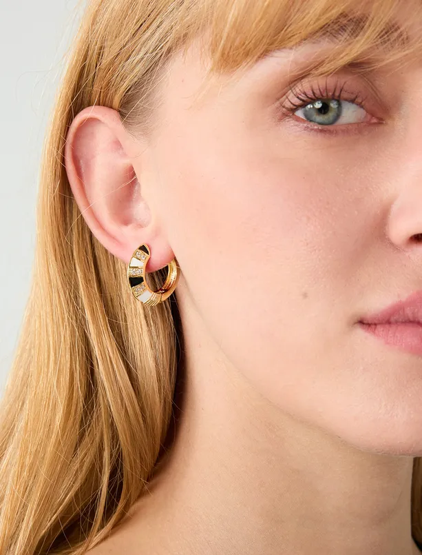 Bayan  Parlak Taşlı Renk Detaylı Halka Küpe