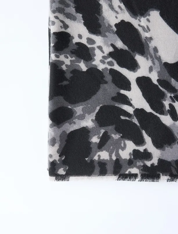 Bayan Siyah Dokuma Leopar Desenli Şal