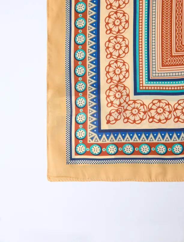 Bayan Turuncu Geometrik Desenli Eşarp