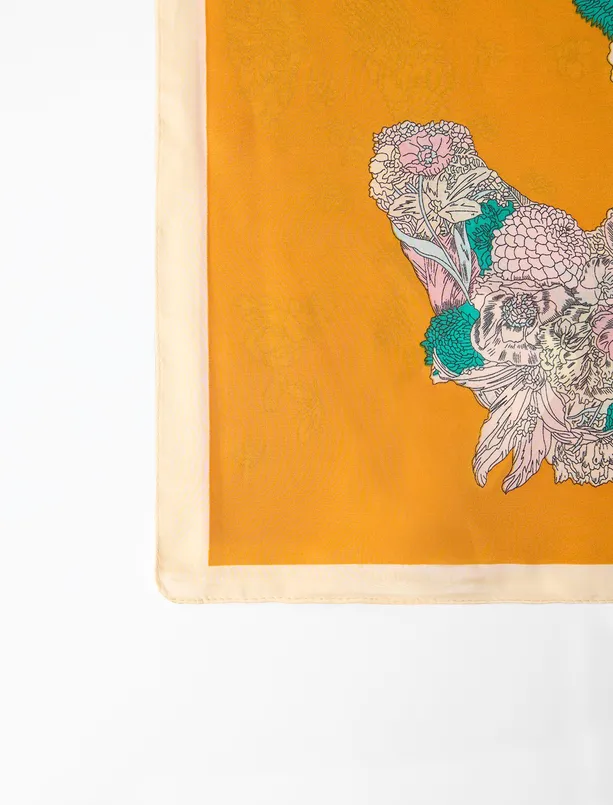 Bayan Turuncu At Figürlü Çiçek Detaylı Eşarp