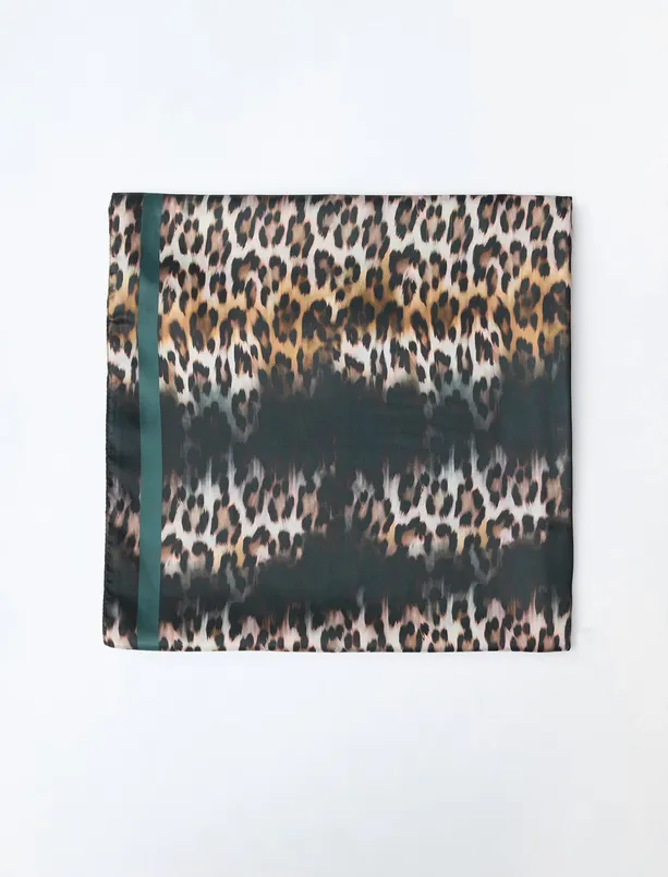 Bayan  Leopar Desenli Dokuma Eşarp