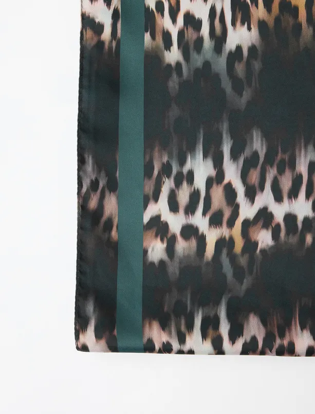 Bayan Kahverengi Leopar Desenli Dokuma Eşarp