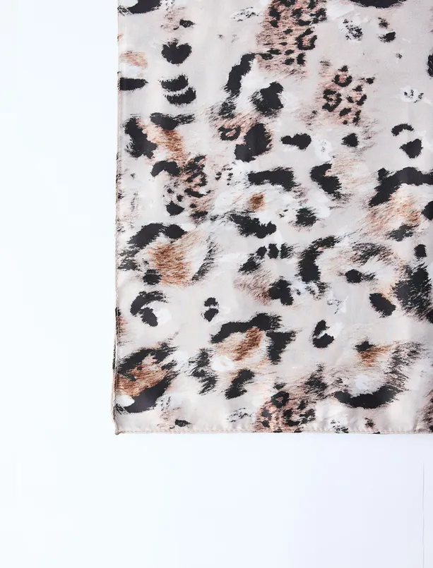 Bayan Bej Dokuma Leopar Desenli Eşarp