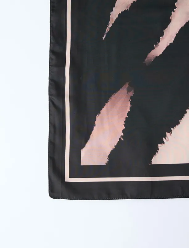 Bayan Kahverengi Leopar Desenli Çizgi Detaylı Eşarp