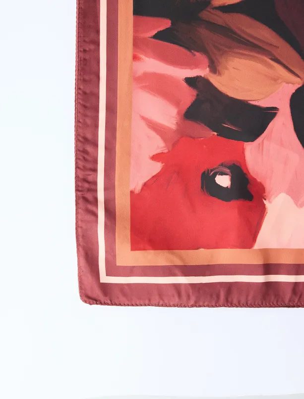 Bayan Turuncu Çiçek Desenli Çizgi Detaylı Eşarp