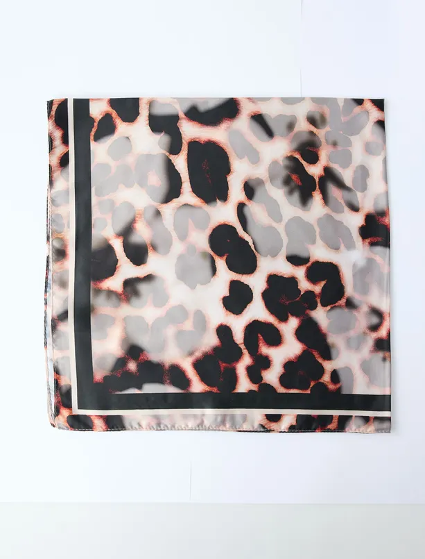 Bayan  Çizgi Detaylı Leopar Desenli Dokuma Eşarp