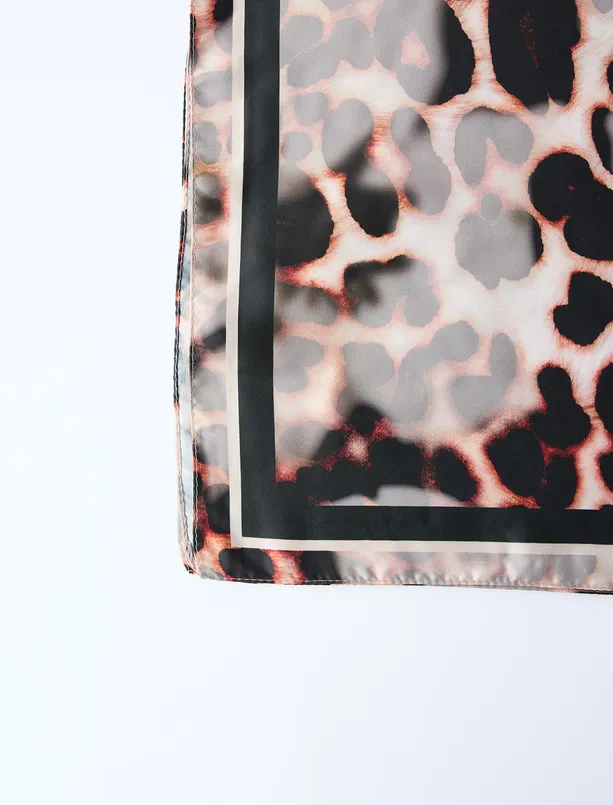 Bayan Kahverengi Çizgi Detaylı Leopar Desenli Dokuma Eşarp