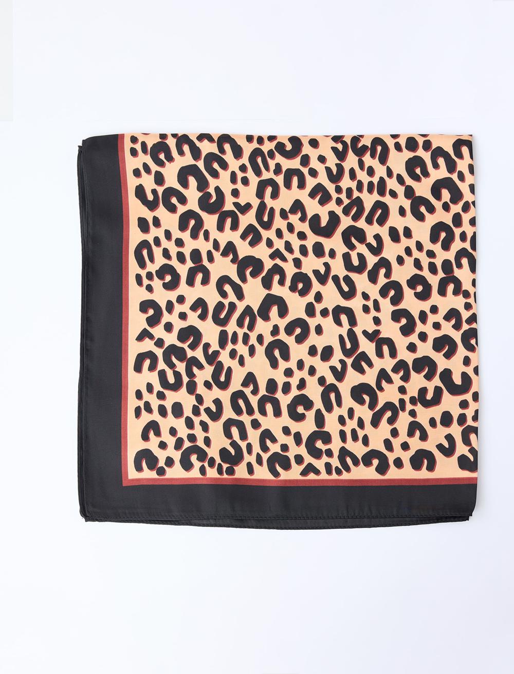 Çizgi Detaylı Leopar Desenli Eşarp