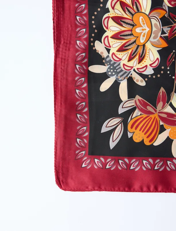 Bayan Siyah Zarif Çiçek Desenli Eşarp