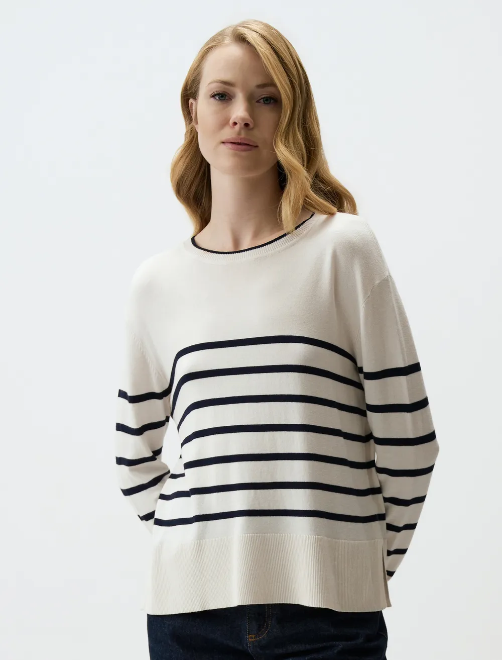 Ekru Bisiklet Yaka Çizgi Desenli Triko Kazak