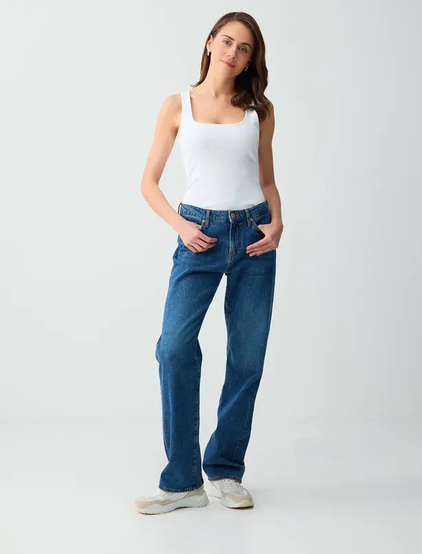 Women White U-Neck Slim Fit Tank Top