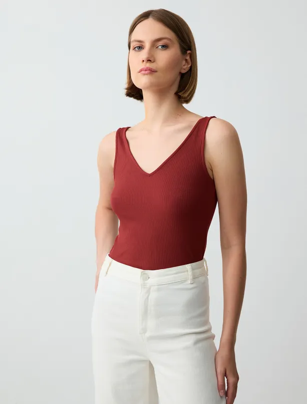 Bayan  Dar Kesim V Yaka Örme Atlet